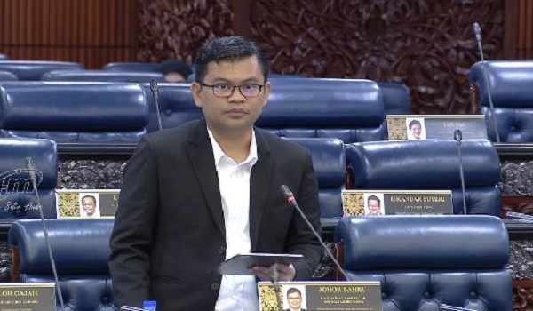Timbalan Menteri Peralihan Tenaga dan Transformasi Air, Akmal Nasrullah Mohd Nasir di persidangan Dewan Rakyat/RTM
